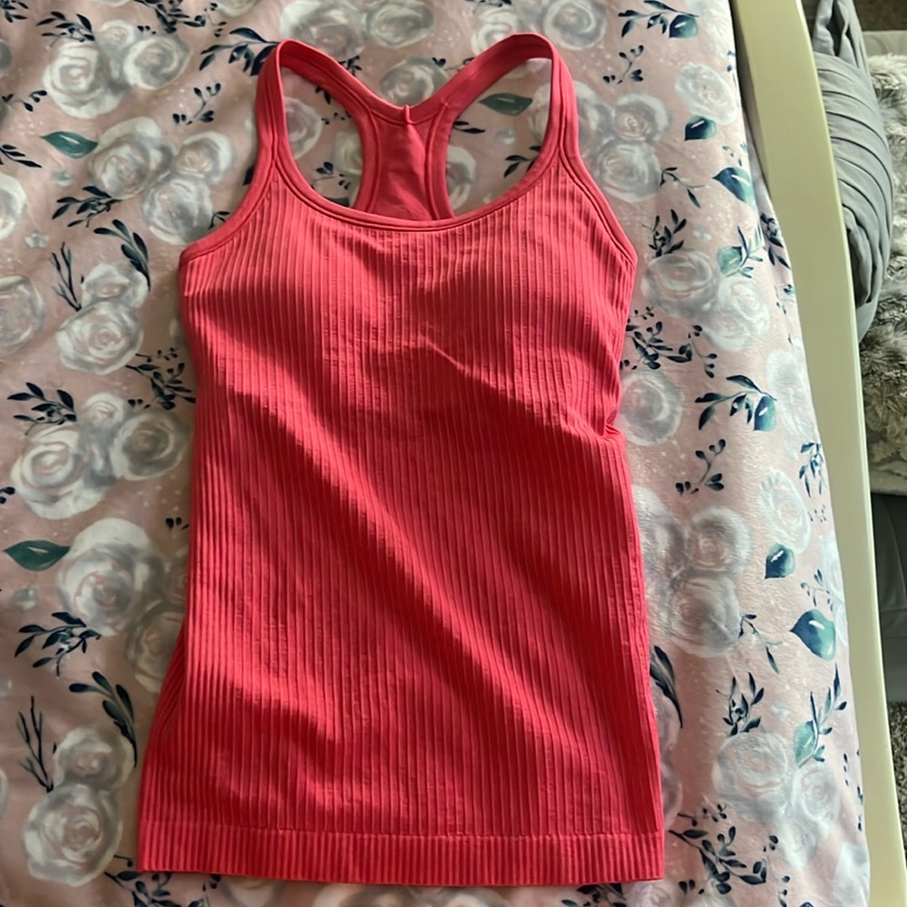 Lululemon Ebb to street tank in lipgloss